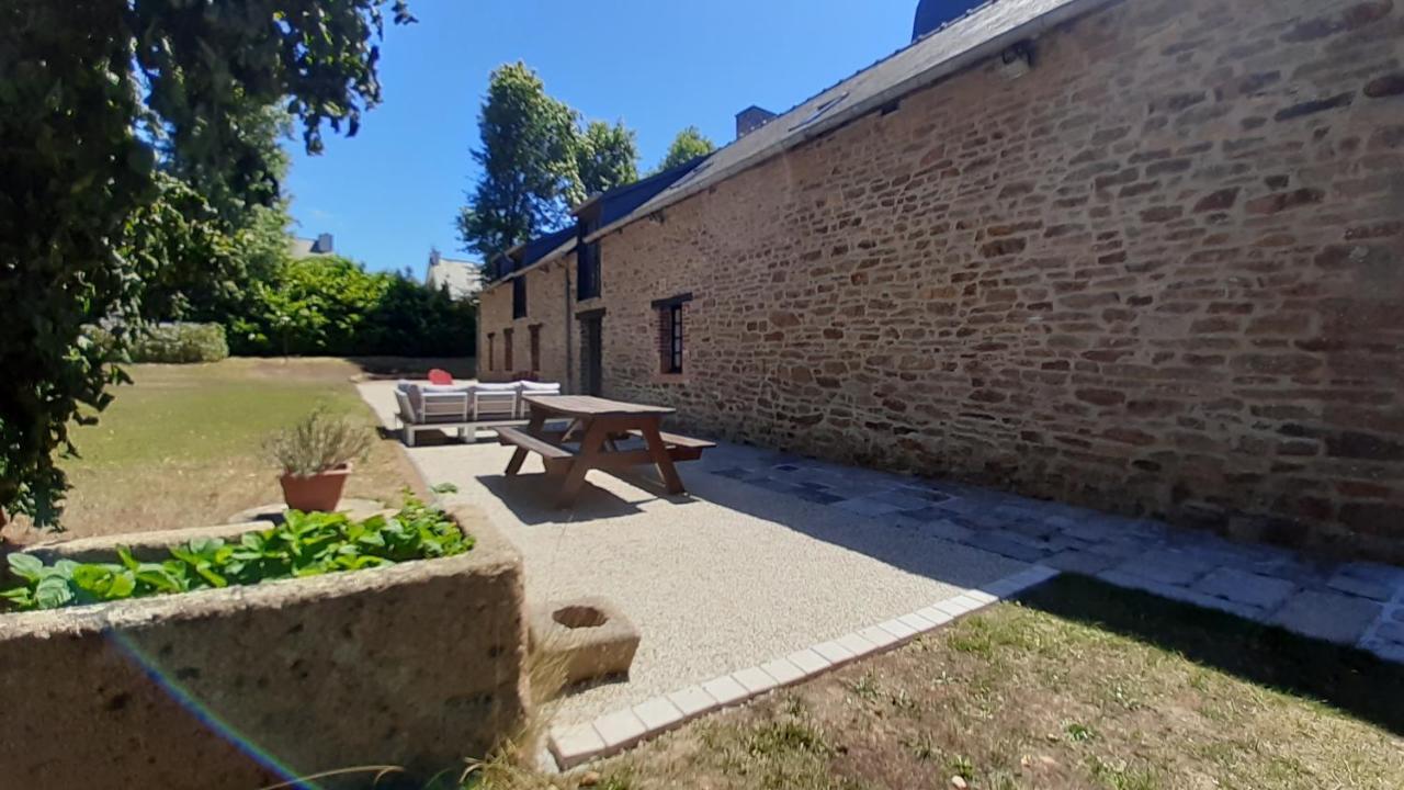 Petit Manoir Proche Dinan - Chambre D'Hotes Lanvallay Exterior foto