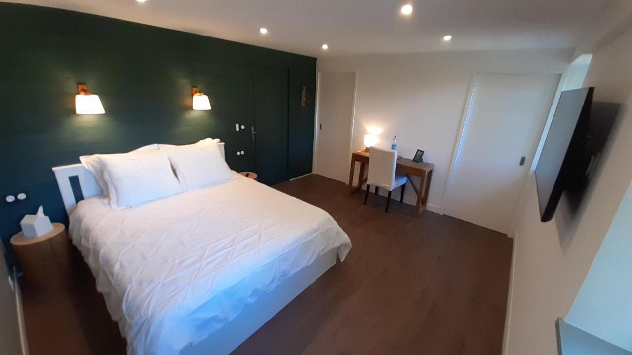Petit Manoir Proche Dinan - Chambre D'Hotes Lanvallay Exterior foto