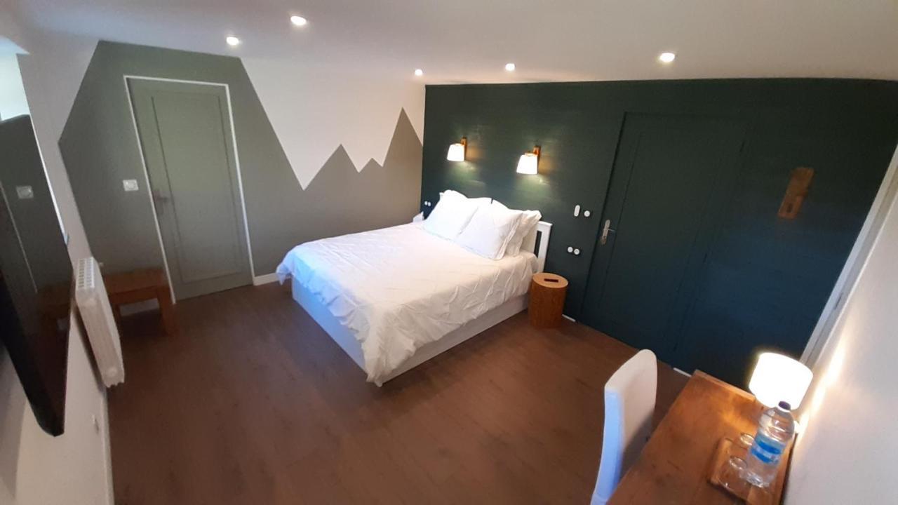 Petit Manoir Proche Dinan - Chambre D'Hotes Lanvallay Exterior foto